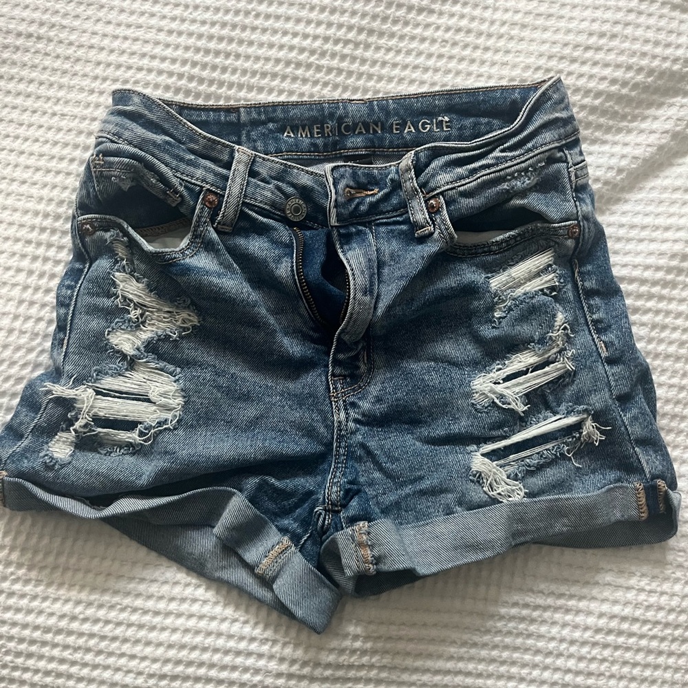 American Eagle NEW distressed denim shorts
